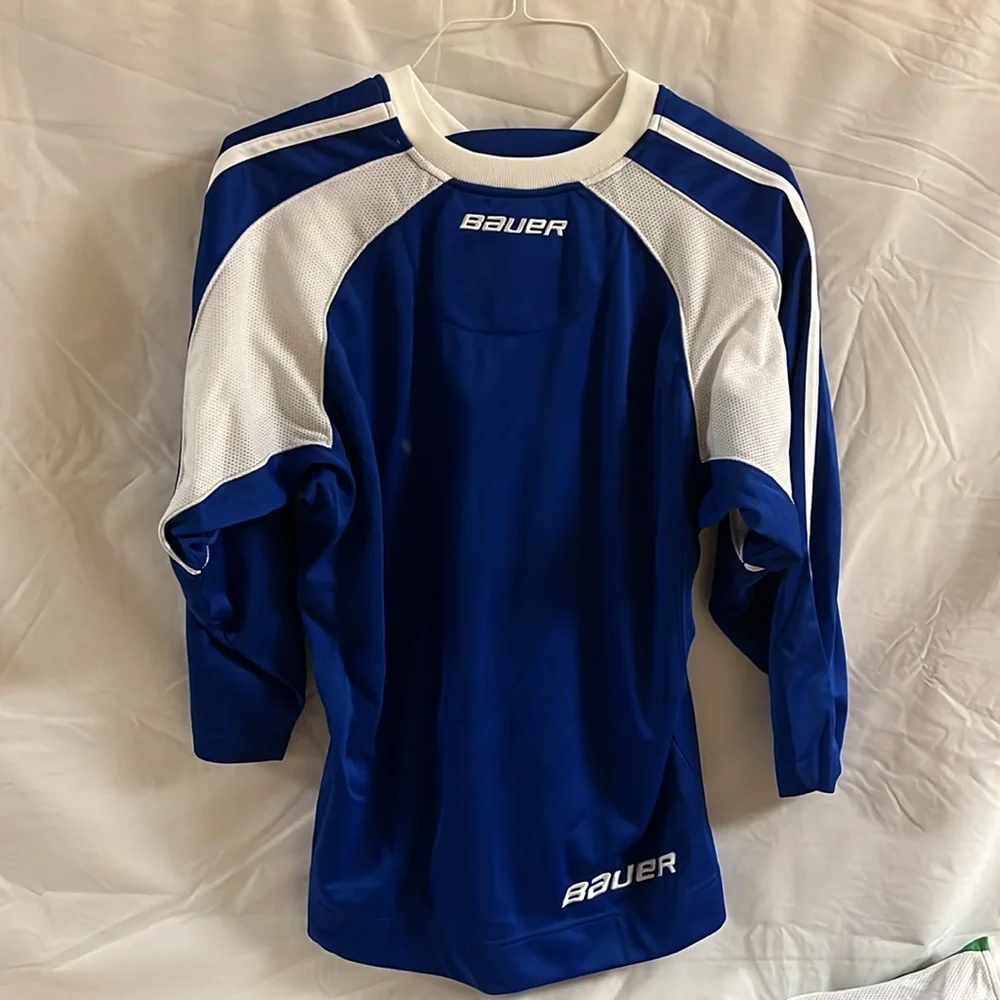 2 Bauer Practice Jerseys for Hockey - Picture 6 of 7